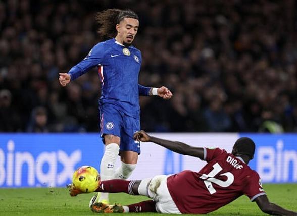 古斯托本场数据：1关键传球，5次夺回球权，4次传中0次成功