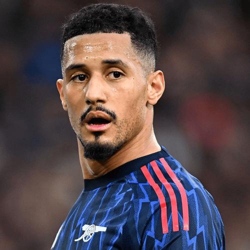 萨利巴达成枪手生涯50场零封，所用首发次数仅次希曼&维埃拉