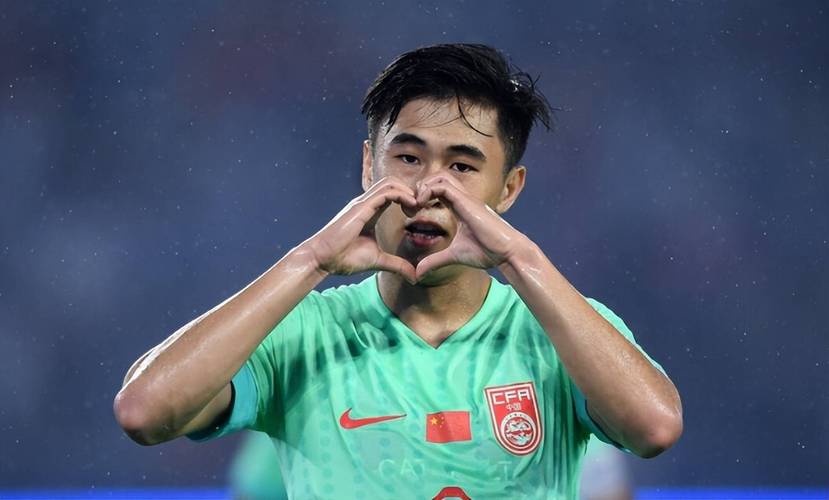 戴伟浚寄语徐彬：希望能在淘汰率很高的平台生存，展现价值