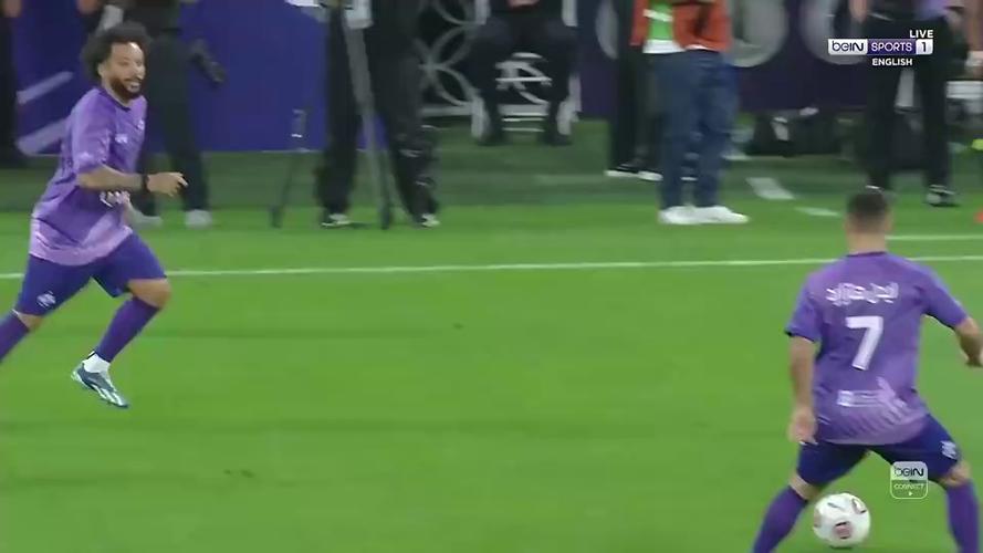 有点骚！慈善赛上，阿扎尔穿裆过掉卡希尔