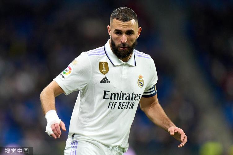 本泽马与前里昂主席如同父子，后者竞选市长本泽马为其站台