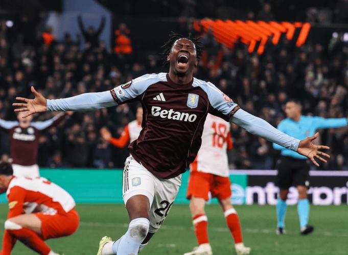 维拉3-2逆转萨尔茨堡，罗杰斯破门，19岁阿洛巴绝杀