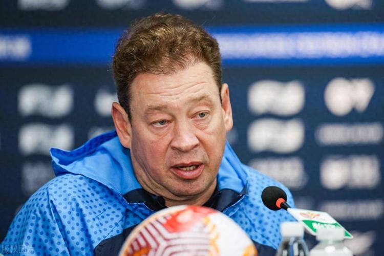 旅德球员谢初筠：目标是进一线队，试训申花获斯卢茨基认可